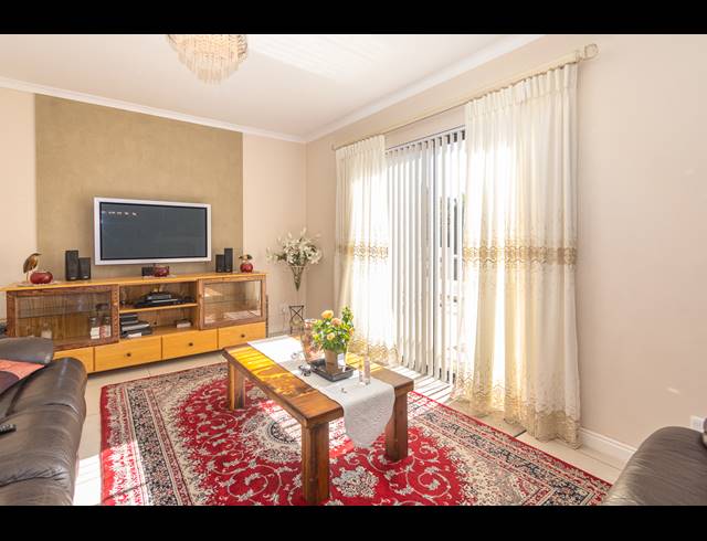 3 BEDROOM FREEHOLD SOLD IN SUNNINGDALE